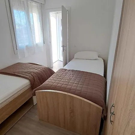 In 51892 Apartment *